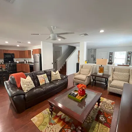 Top Location! Spacious Home Near Downtown & Events